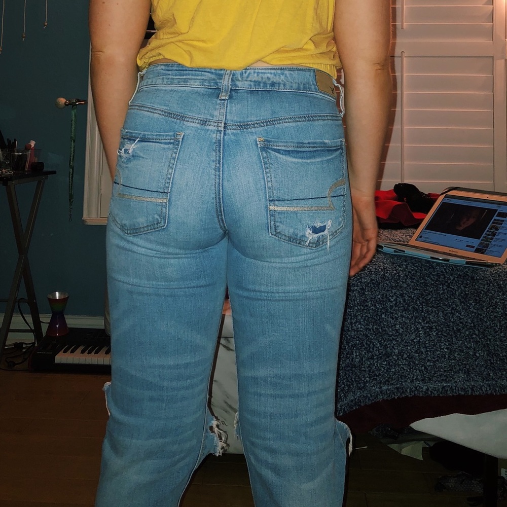AMERICAN EAGLE RIPPED MID RISE DEMIN - Picture 2 of 3